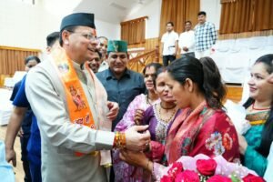 मुख्यमंत्री को महिलाओं ने बांधा रक्षा सूत्र, मुख्यमंत्री ने दी सभी को रक्षा बन्धन की शुभकामनाएं