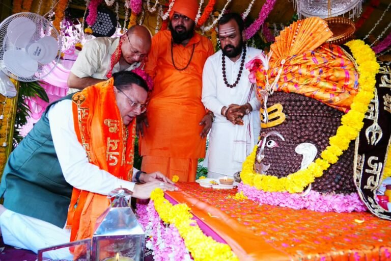 टपकेश्वर महादेव की भव्य शोभायात्रा में शामिल हुए मुख्यमंत्री पुष्कर सिंह धामी