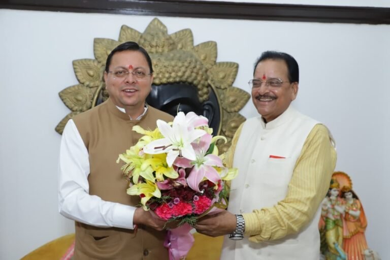 सीएम धामी की सांसद अजय भट्ट से भेंट