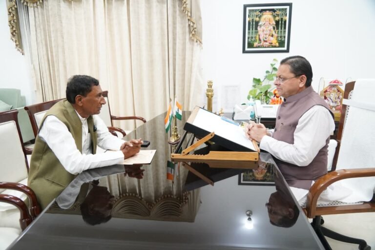 सीएम धामी से मिले विधायक बिशन सिंह चुफाल
