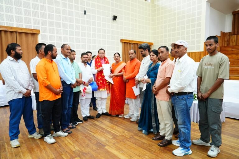 मुख्यमंत्री ने सुनीं जन समस्याएं