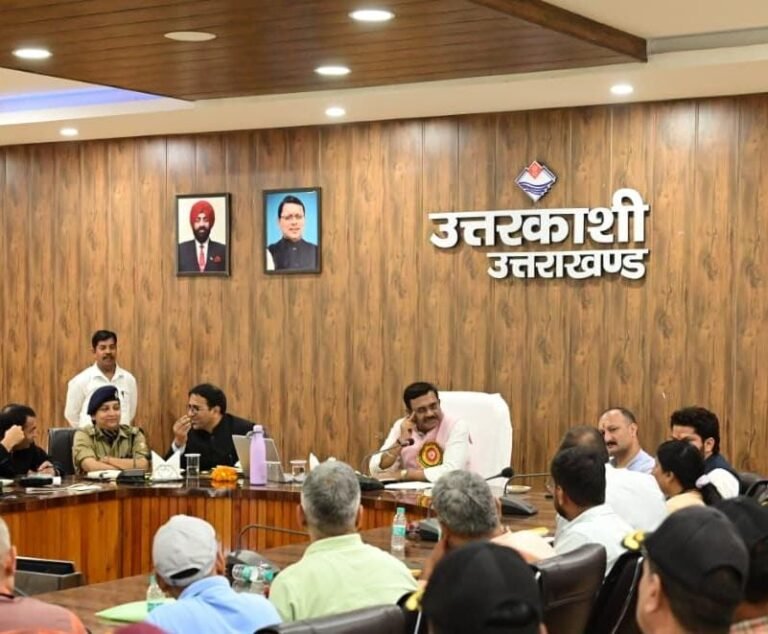 मुख्य सचिव ने कलेक्ट्रेट सभागार में की जिलास्तरीय समीक्षा बैठक, ‘योजना दीदी’ ई-पुस्तक का किया विमोचन