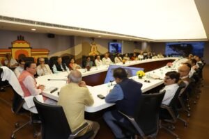 बुद्धिजीवियों से संवाद में मुख्यमंत्री ने साझा की उत्तराखण्ड के विकास की प्राथमिकताएं