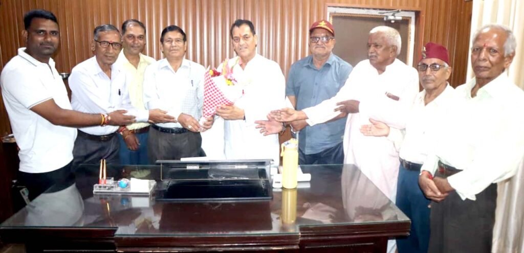 विनोद बिहार (खदरी) क्षेत्र के लोगों ने विधायक डॉ. प्रेमचंद का विकास कार्यों के लिए आभार जताया