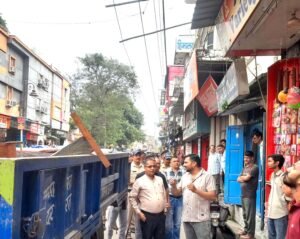 डीएम के निर्देशन में शहर में चलाया जा रहा अतिक्रमण के खिलाफ अभियान