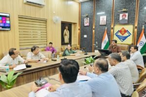 नदियों में कूड़ा डालने वालों पर होगी एफआईआर, डीएम ने अनधिकृत डंपिंग साइट तत्काल चिन्हित करने के निर्देश