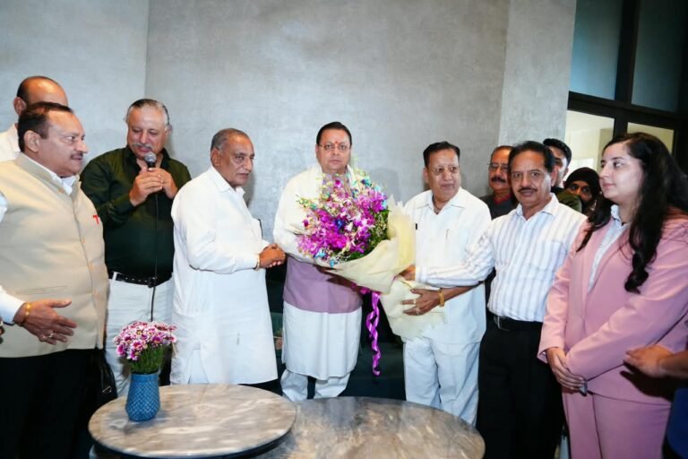मुख्यमंत्री धामी ने देहरादून में सर्राफ मंडल की भव्य एग्जीबिशन का किया अवलोकन