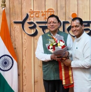 विधायक डॉ. प्रेमचंद ने मुख्यमंत्री धामी से भेंट कर जन्मदिन की हार्दिक शुभकामनाएं दी
