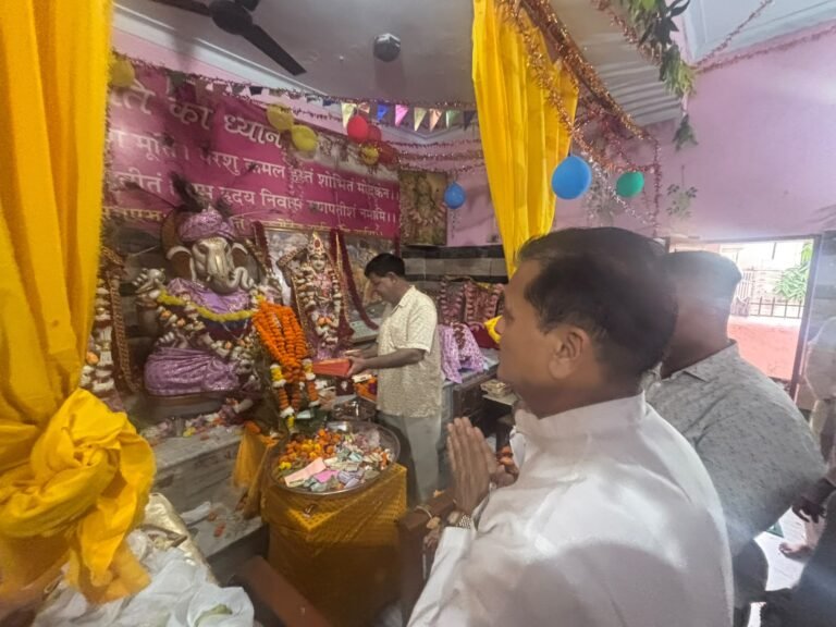 विधायक डॉ. प्रेमचंद ने विभिन्न धार्मिक कार्यक्रमों में प्रतिभाग कर भगवान श्री गणेश का आशीर्वाद प्राप्त किया