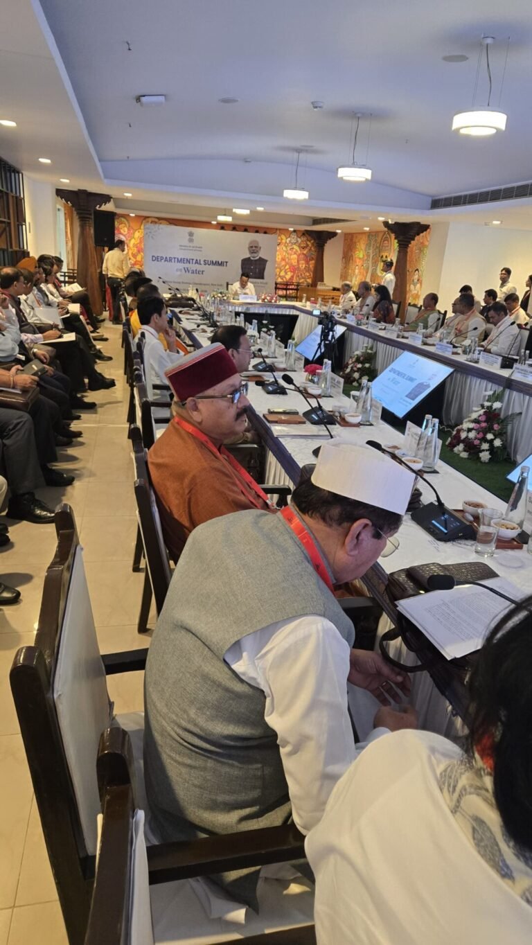 महाराज ने राज्य में चल रही जल संसाधन विकास की प्रगति से अवगत करवाया
