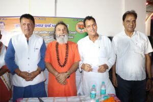 जनता मिलन कार्यक्रम में डॉ. अग्रवाल ने क्षेत्रवासियों की समस्याओं एवं आवश्यकताओं को ध्यानपूर्वक सुना