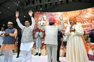 सीएम धामी शामिल हुए कैबिनेट मंत्री सतपाल महाराज के जन्मदिवस समारोह में