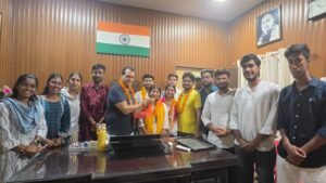 एबीवीपी के विजयी प्रत्याशियों ने की विधायक डॉ. प्रेमचंद शिष्टाचार भेंट
