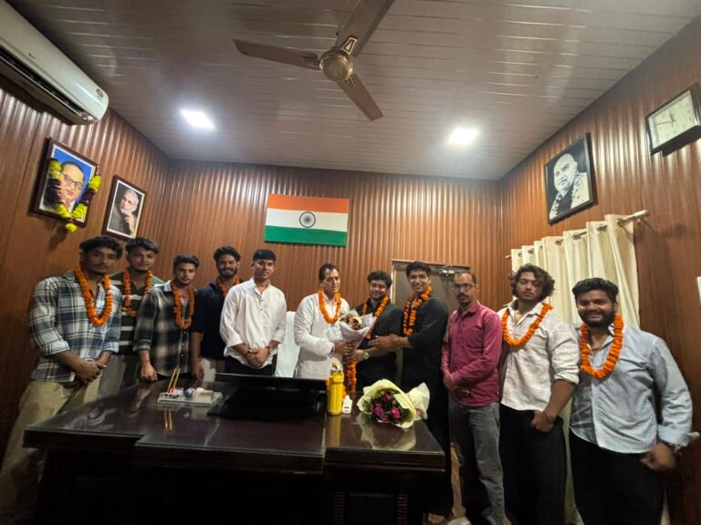 नवगठित खदरी युवा मंगल दल के पदाधिकारियों ने की विधायक डॉ. प्रेमचंद से शिष्टाचार भेंट