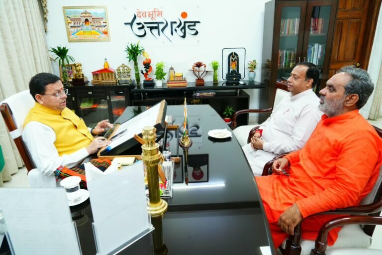 सीएम धामी से मिले स्वामी यतिशवरानंद एवं श्री बदरीनाथ-केदारनाथ मंदिर समिति के अध्यक्ष हेमन्त द्विवेदी