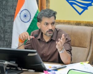दैवीय आपदा से क्षतिग्रस्त परिसंपत्तियों के पुनर्निर्माण में तेजी लाएं, गुणवत्ता से न हो समझौता: डीएम