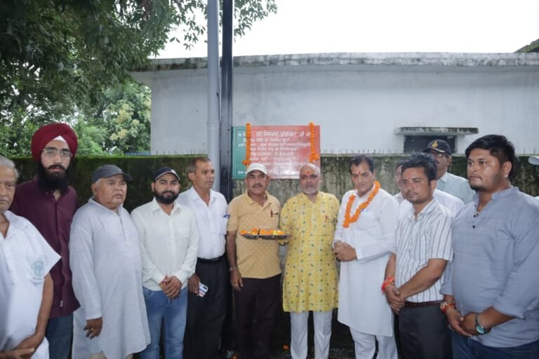 सामुदायिक भवन के लिए निर्मित टिन शेड का विधायक डॉ. प्रेमचंद ने लोकार्पण कर जनता को समर्पित किया