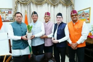 मुख्यमंत्री पुष्कर सिंह धामी से उत्तराखंड महापरिषद, लखनऊ के प्रतिनिधि भरत सिंह बिष्ट ने की भेंट
