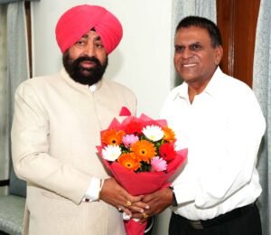 राज्यपाल गुरमीत सिंह ने की डा. चौधरी के समर्पित एवं उत्कृष्ट कार्यों की सराहना