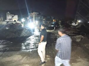 अपर मेलाधिकारी दयानंद सरस्वती ने विभिन्न निर्माण स्थलों का किया रात में निरीक्षण