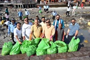 मुख्य विकास अधिकारी के नेतृत्व में हरकी पौड़ी से हुआ स्वच्छता अभियान का शुभारंभ