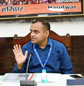  जिलाधिकारी मयूर दीक्षित की जनपदवासियों से स्वच्छता अभियान में बढ़-चढ़कर प्रतिभाग निभाने की अपील
