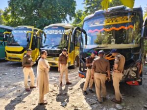 लालजीवाला पार्किंग में बसों पर बड़ी कार्रवाई, 20 बसों के चालान, तीन सीज, 10 की फिटनेस निरस्तीकरण की संस्तुति