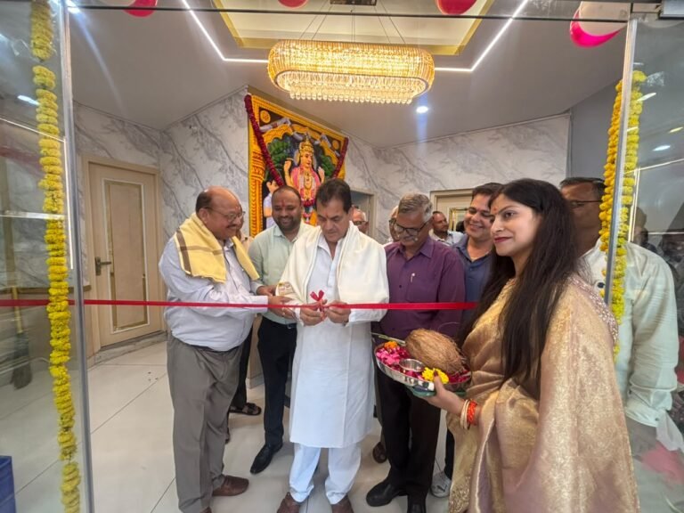 विधायक डॉ. प्रेमचंद ने प्रतिष्ठान आर.के. ज्वैलर्स का रिबन काटकर किया विधिवत उद्घाटन