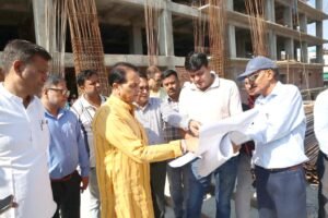 विधायक डॉ. प्रेमचंद ने किया निर्माणाधीन बहुमंजिला पार्किंग का निरीक्षण