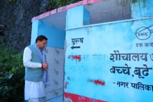 मुख्यमंत्री धामी ने देवप्रयाग के निकट सुलभ शौचालय का किया औचक निरीक्षण