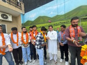 विधायक डॉ. प्रेमचंद ने भाजयुमो रायवाला मंडल की नवगठित कार्यकारिणी के सदस्यों को किया सम्मानित
