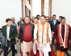  विधानसभा की कार्यवाही के लिए जाते हुए मुख्यमंत्री धामी