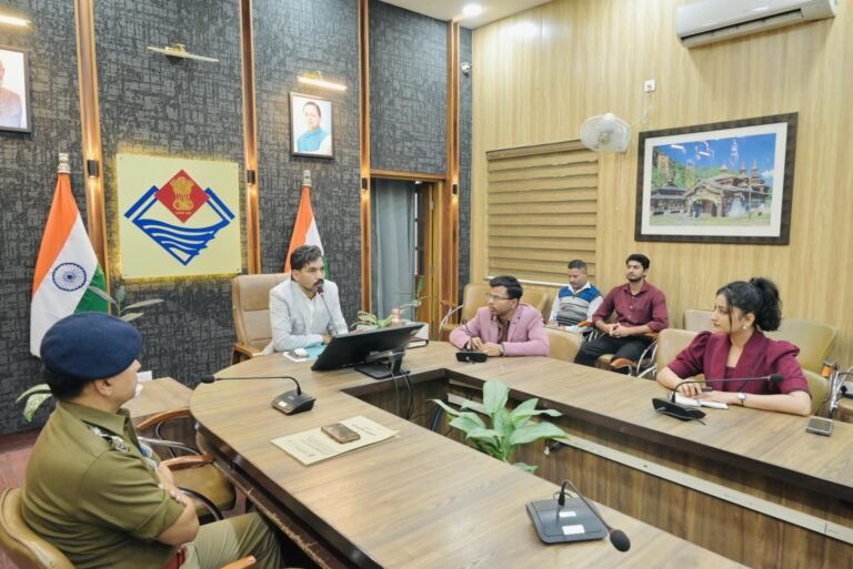 देहरादून की यातायात व्यवस्था में स्थायी सुधार के लिए बनेगी व्यापक कार्ययोजना, जाम से निजात दिलाने पर डीएम का फोकस