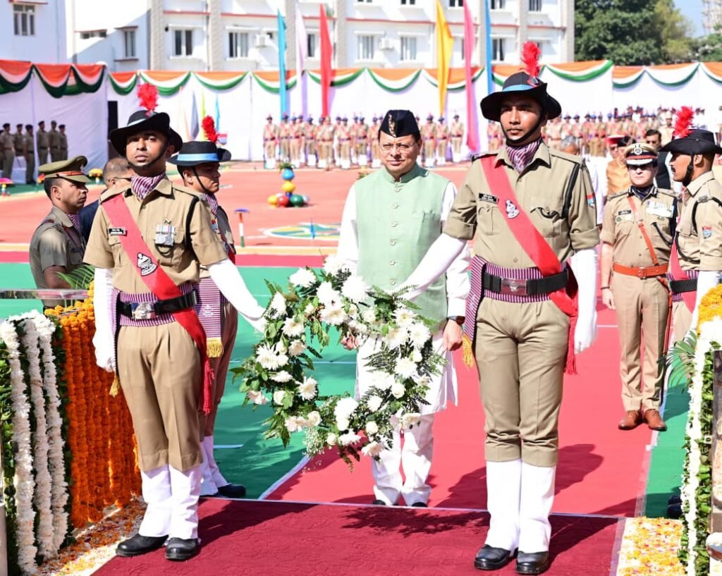 मुख्यमंत्री ने पुलिस स्मृति दिवस पर शहीद जवानों को दी श्रद्धांजलि, परिजनों को किया सम्मानित