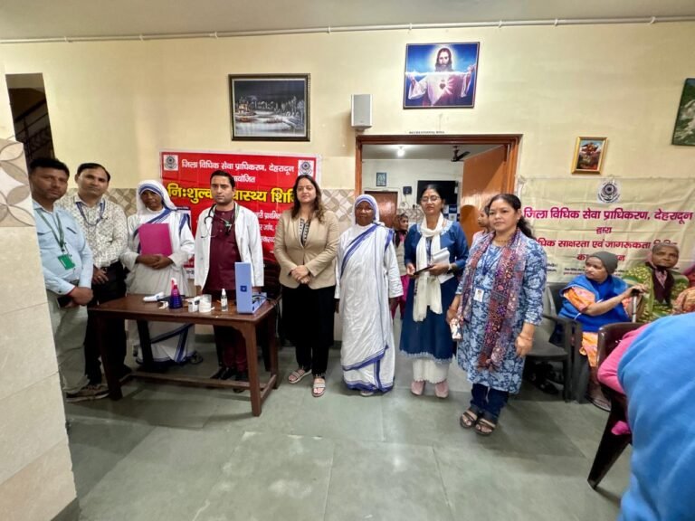78 वृद्ध महिलाओं का निःशुल्क स्वास्थ्य परीक्षण, दवाइयां और सहायक उपकरण वितरित