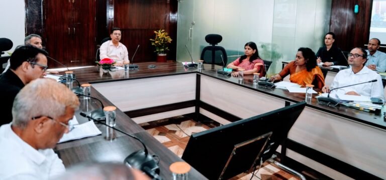 विकास परियोजनाओं की बाधाओं को दूर करने के लिए विभागीय समन्वय एवं समयबद्ध कार्यवाही पर जोर: सचिव लोनिवि